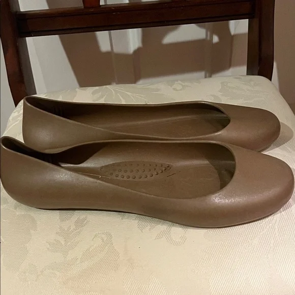Okabashi Tan Women's Flats - Picture 2 of 6